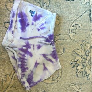 roller, rabbit, medium purple, tie-dye shorts, monkey